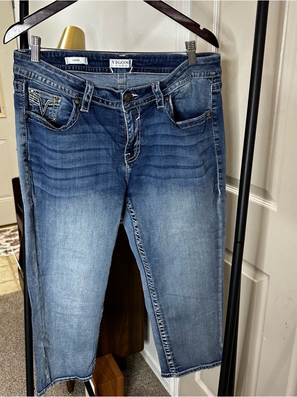 Vigoss Women's Mid Blue Cropped Ankle Jeans - Distressed Wash ❄️